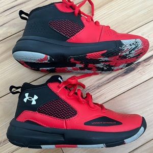 UNDER ARMOUR Boys' UA Lockdown 5 Basketball Shoes